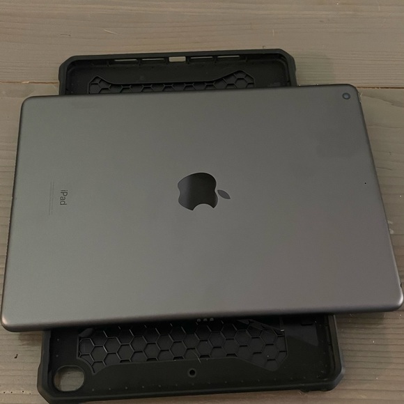 Ipad 7th generation 32gb wifi - Picture 3 of 4